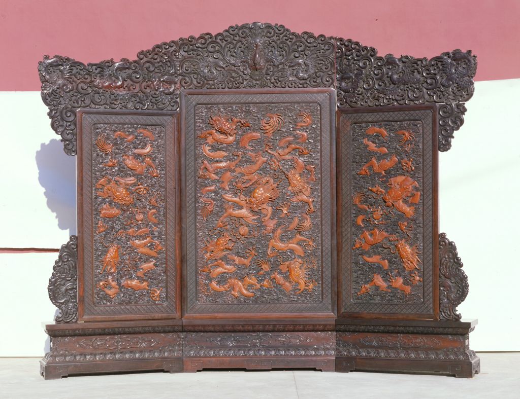 图片[1]-Red sandalwood side seat inlaid with boxwood carved cloud dragon screen-China Archive